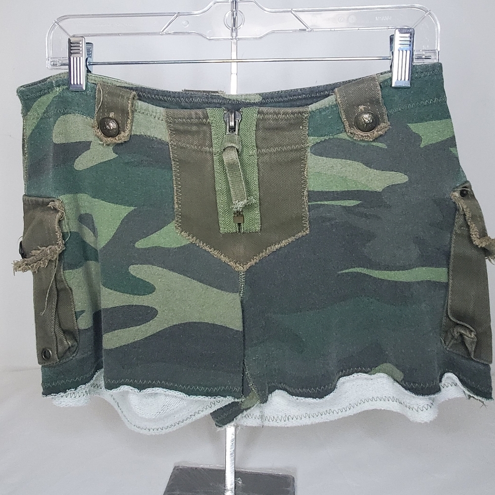 Riley - Size S -Camouflage Cargo Shorts 100%cotton